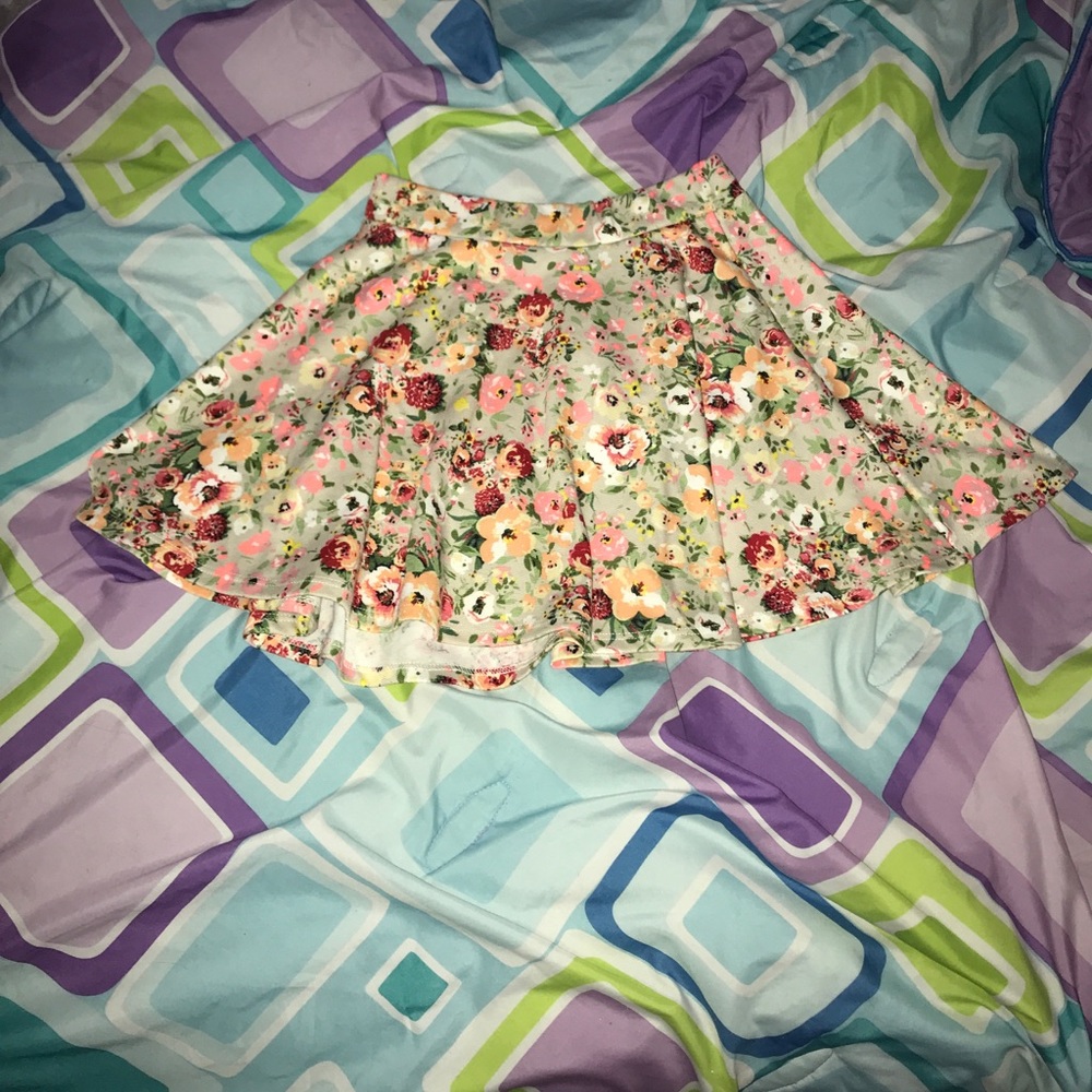 Wet seal floral pattern skirt